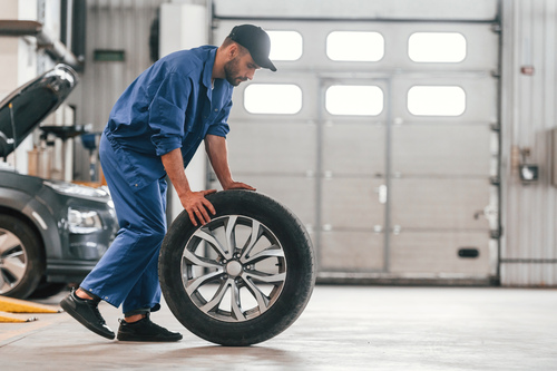 Side View Moving The New Tire Auto Mechanic Work 2023 11 27 04 57 24 Utc (1)